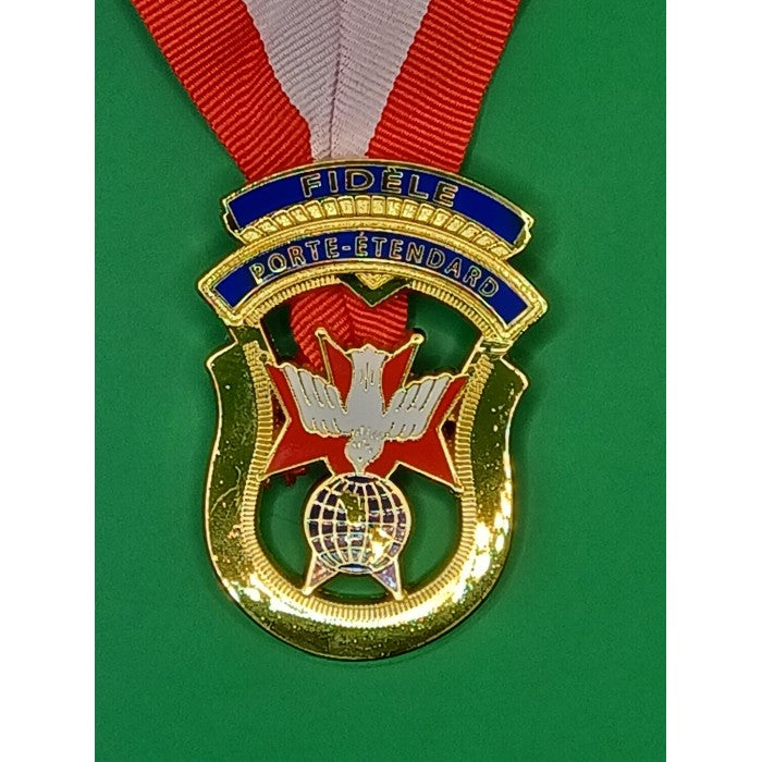 Fidèle Porte-Étendard