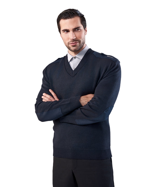 Tricot style militaire avec épaulettes à boutons et pièces de renfort aux épaules et aux coudes