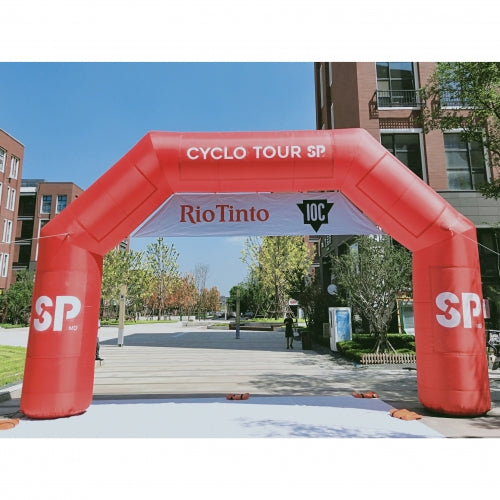 Bannière suspendue pour arche