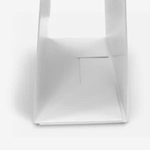 Panneaux sur pieds en plastique ondulé