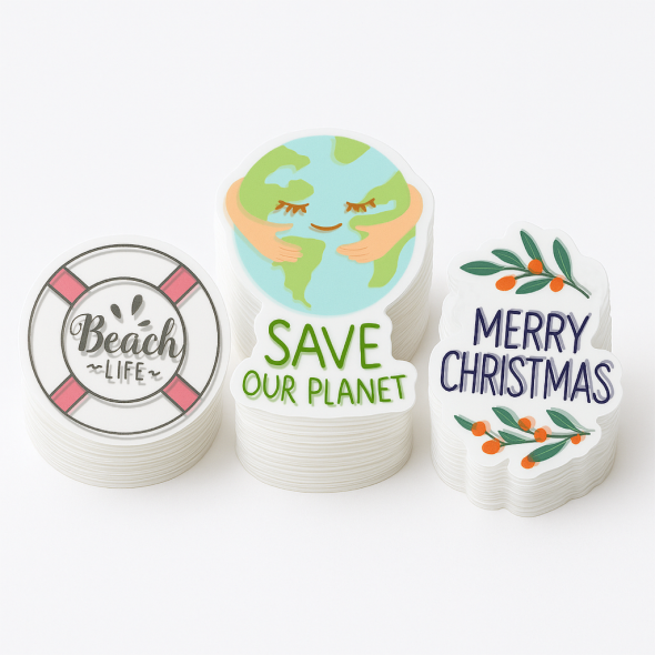 .002 Décalques Formes Spéciales Polyester Transp. / endos adhésif standard pour usage intérieur de longue durée et usage extérieur durée moyenne (1 à 4 pouces carrés) Quadrichromie