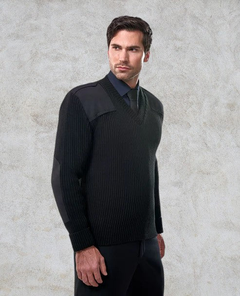 Tricot style commando en tissu côtelé avec col en V et épaulettes à fermeture marque VELCRO®, empiècements aux épaules et aux coudes