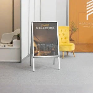 Panneaux sur pieds en aluminium