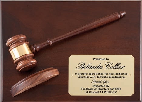 Plaque avec marteau P346